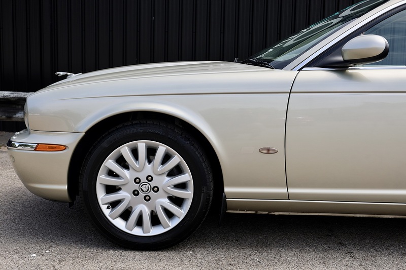 Jaguar XJ Sovereign Previously Supplied by Ourselves + 13 Services + Beautiful Condition Image 34