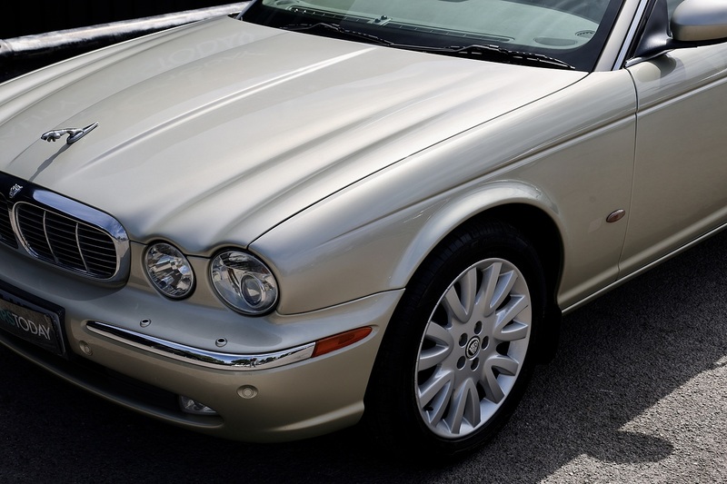 Jaguar XJ Sovereign Previously Supplied by Ourselves + 13 Services + Beautiful Condition Image 33