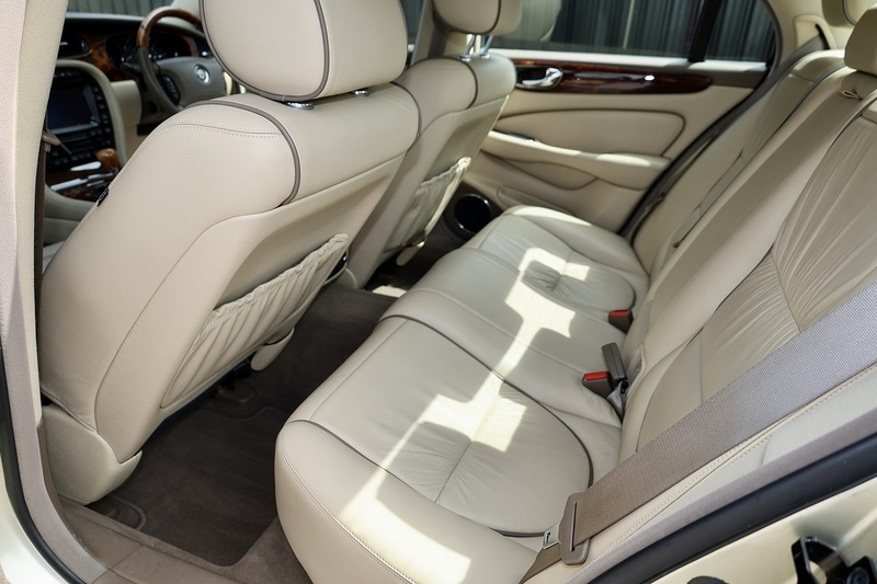 Jaguar XJ Sovereign Previously Supplied by Ourselves + 13 Services + Beautiful Condition Image 15