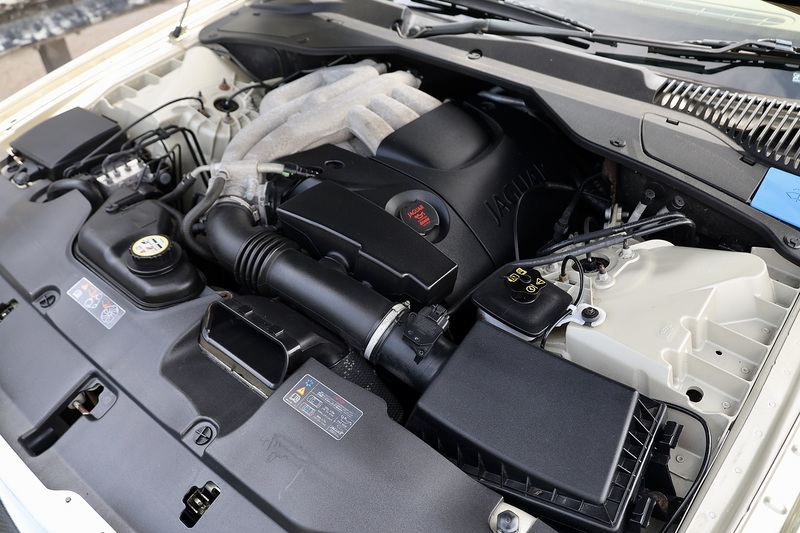 Jaguar XJ Sovereign Previously Supplied by Ourselves + 13 Services + Beautiful Condition Image 42
