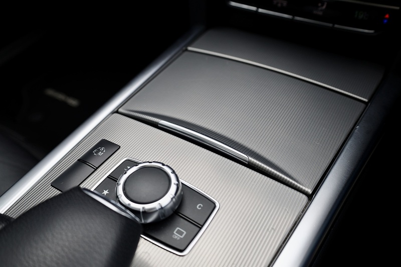 Mercedes-Benz E220 CDI AMG Night Edition Panoramic Roof + Harmon Kardon + Memory Pack + Keyless Image 16