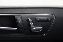 Mercedes-Benz E220 CDI AMG Night Edition Panoramic Roof + Harmon Kardon + Memory Pack + Keyless - Thumb 17