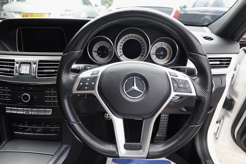 Mercedes-Benz E220 CDI AMG Night Edition Panoramic Roof + Harmon Kardon + Memory Pack + Keyless Image 21