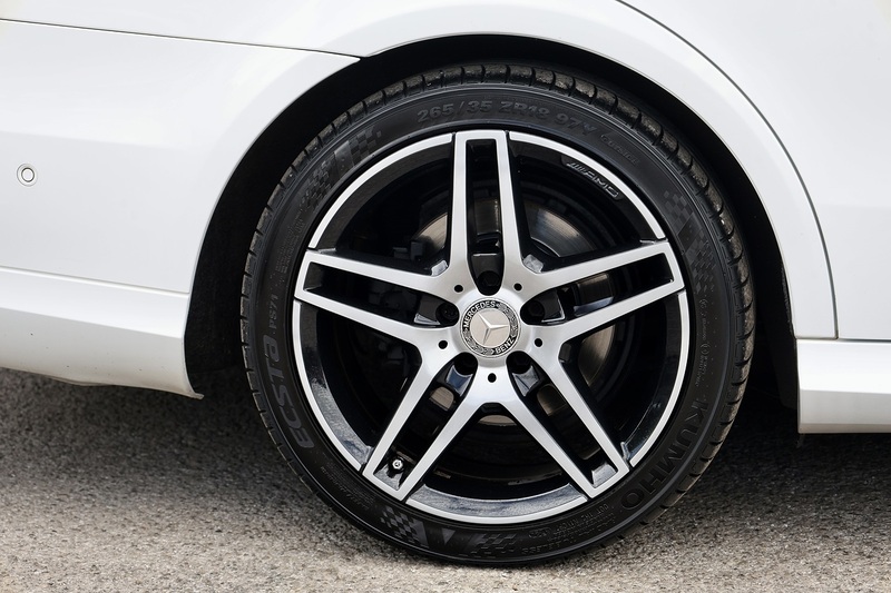 Mercedes-Benz E220 CDI AMG Night Edition Panoramic Roof + Harmon Kardon + Memory Pack + Keyless Image 43