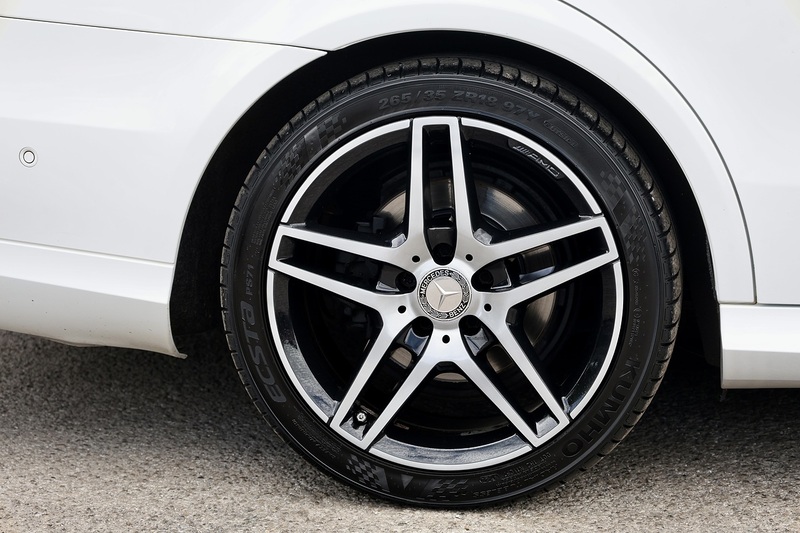 Mercedes-Benz E220 CDI AMG Night Edition Panoramic Roof + Harmon Kardon + Memory Pack + Keyless Image 44