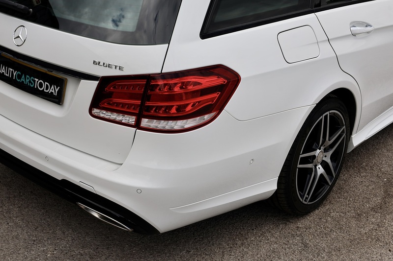 Mercedes-Benz E220 CDI AMG Night Edition Panoramic Roof + Harmon Kardon + Memory Pack + Keyless Image 23