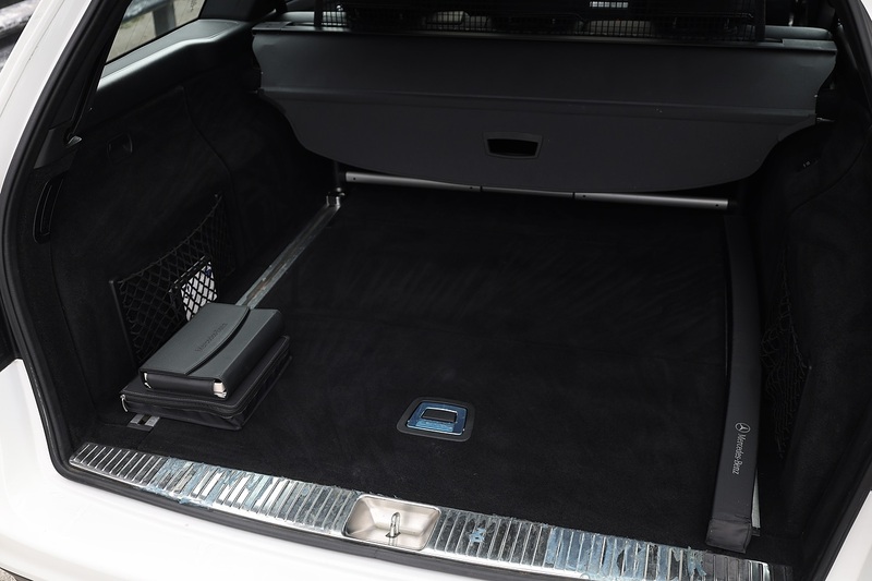 Mercedes-Benz E220 CDI AMG Night Edition Panoramic Roof + Harmon Kardon + Memory Pack + Keyless Image 27