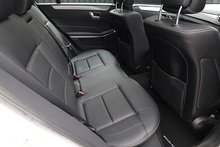 Mercedes-Benz E220 CDI AMG Night Edition Panoramic Roof + Harmon Kardon + Memory Pack + Keyless - Thumb 34