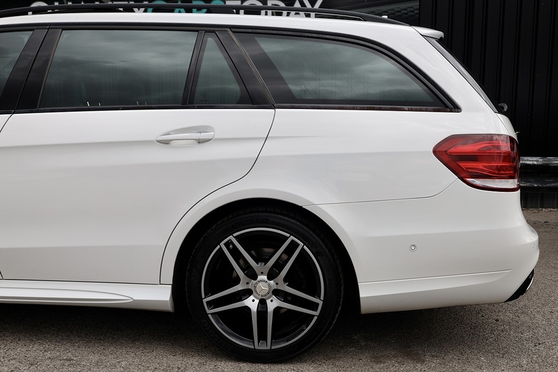 Mercedes-Benz E220 CDI AMG Night Edition Panoramic Roof + Harmon Kardon + Memory Pack + Keyless Image 39