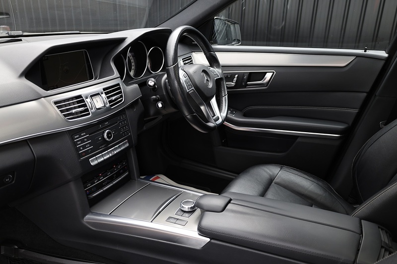 Mercedes-Benz E220 CDI AMG Night Edition Panoramic Roof + Harmon Kardon + Memory Pack + Keyless Image 6