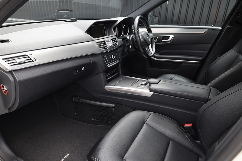 Mercedes-Benz E220 CDI AMG Night Edition Panoramic Roof + Harmon Kardon + Memory Pack + Keyless Image 2