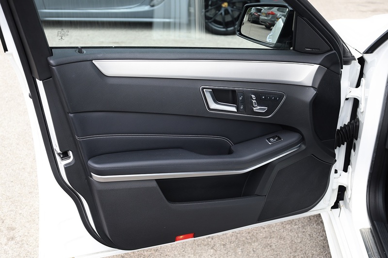 Mercedes-Benz E220 CDI AMG Night Edition Panoramic Roof + Harmon Kardon + Memory Pack + Keyless Image 32