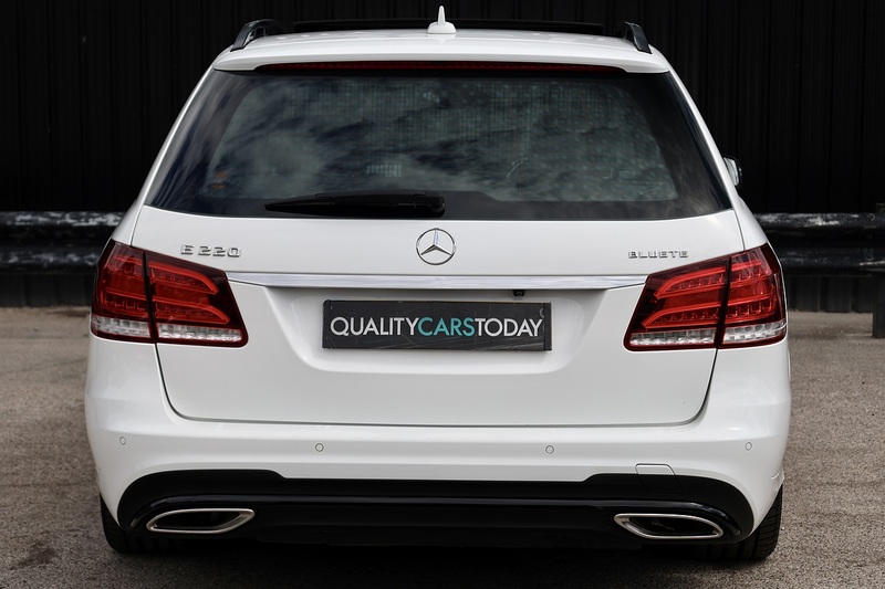 Mercedes-Benz E220 CDI AMG Night Edition Panoramic Roof + Harmon Kardon + Memory Pack + Keyless Image 4