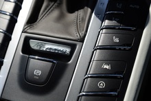 Porsche Macan Full Porsche Main Dealer + Pano Roof + Sport Chrono + Adaptive Cruise + PDLS - Thumb 15