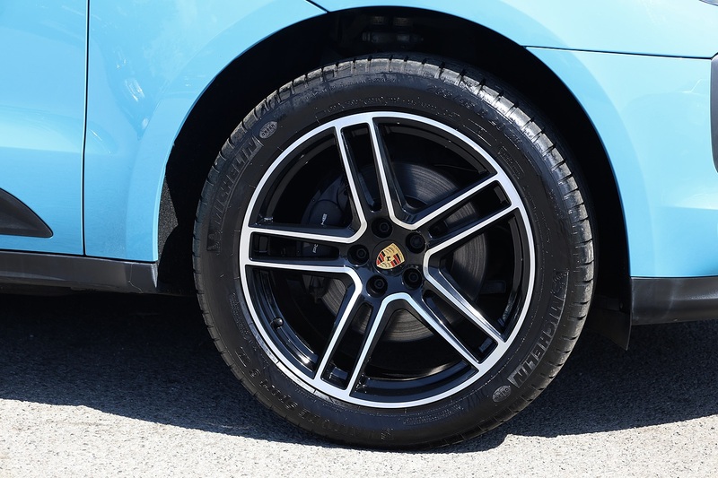 Porsche Macan Full Porsche Main Dealer + Pano Roof + Sport Chrono + Adaptive Cruise + PDLS Image 35