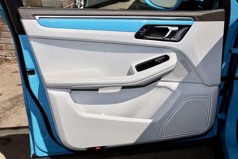 Porsche Macan Full Porsche Main Dealer + Pano Roof + Sport Chrono + Adaptive Cruise + PDLS Image 13