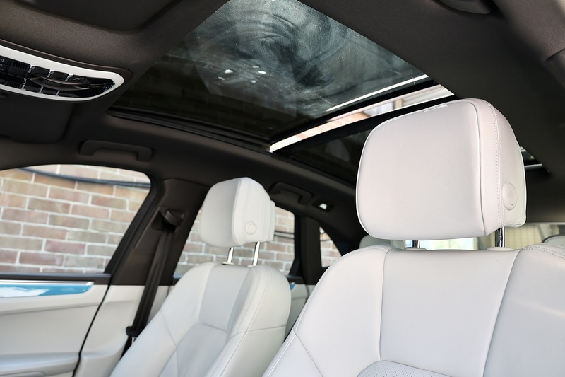 Porsche Macan Full Porsche Main Dealer + Pano Roof + Sport Chrono + Adaptive Cruise + PDLS Image 10