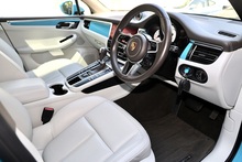 Porsche Macan Full Porsche Main Dealer + Pano Roof + Sport Chrono + Adaptive Cruise + PDLS - Thumb 8