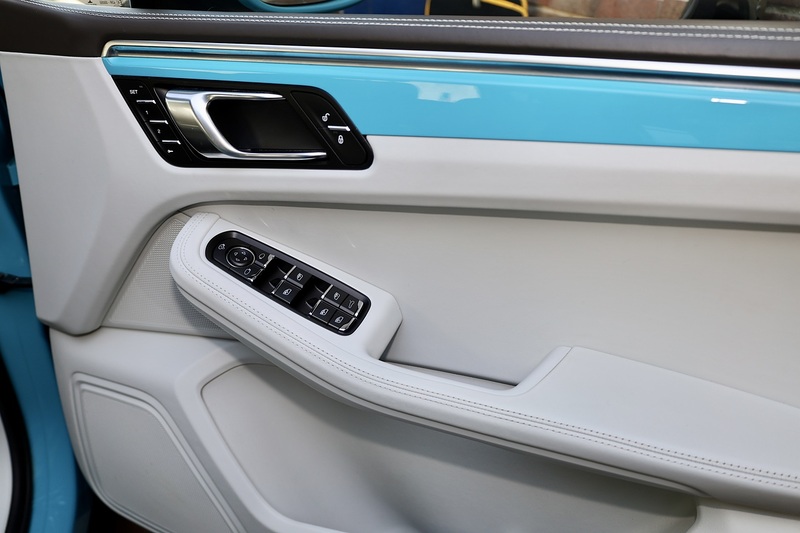 Porsche Macan Full Porsche Main Dealer + Pano Roof + Sport Chrono + Adaptive Cruise + PDLS Image 18