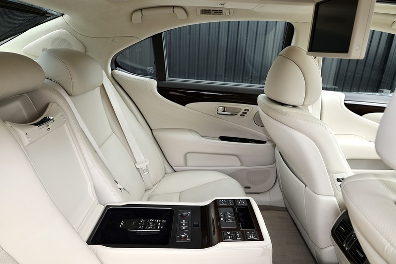 Lexus LS 460 SE-L Full Service History + Previously Supplied by Ourselves Image 11