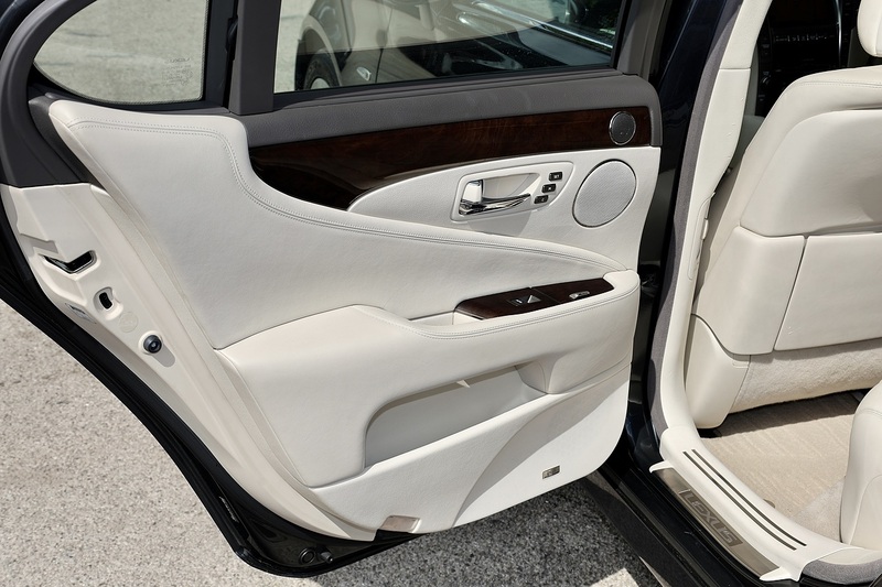 Lexus LS 460 SE-L Full Service History + Previously Supplied by Ourselves Image 30