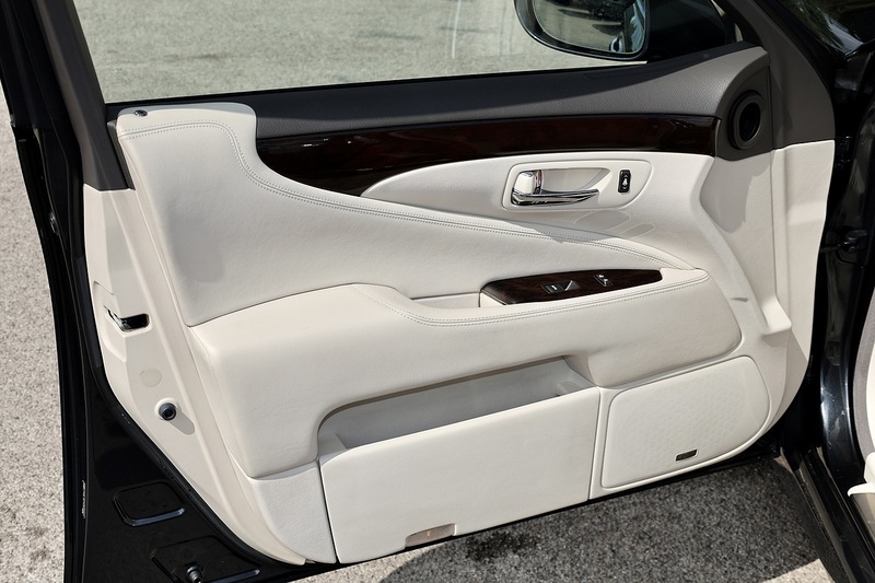 Lexus LS 460 SE-L Full Service History + Previously Supplied by Ourselves Image 29
