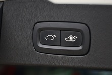 Volvo V60 D4 Inscription Xenium Pack + Panoramic Roof + BLIS + Park Pilot - Thumb 18