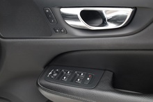 Volvo V60 D4 Inscription Xenium Pack + Panoramic Roof + BLIS + Park Pilot - Thumb 23
