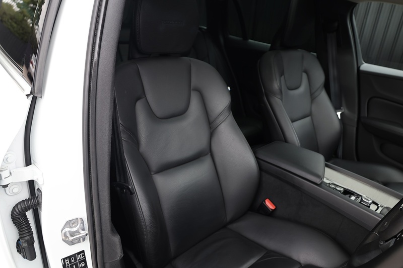 Volvo V60 D4 Inscription Xenium Pack + Panoramic Roof + BLIS + Park Pilot Image 25