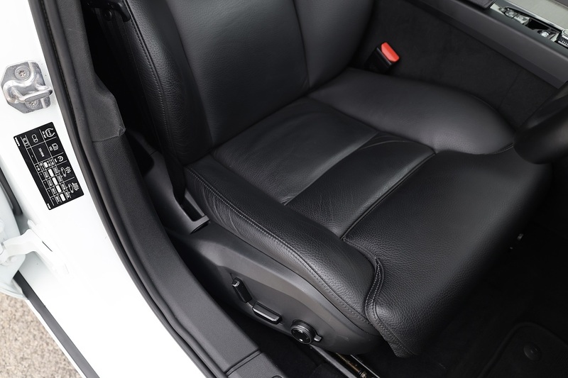 Volvo V60 D4 Inscription Xenium Pack + Panoramic Roof + BLIS + Park Pilot Image 26