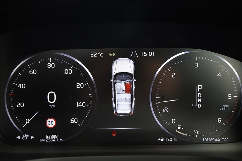 Volvo V60 D4 Inscription Xenium Pack + Panoramic Roof + BLIS + Park Pilot Image 27