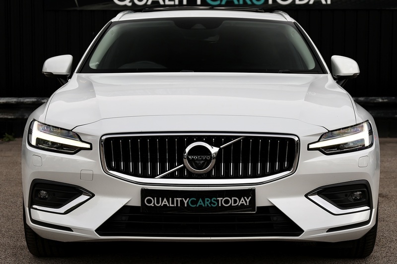 Volvo V60 D4 Inscription Xenium Pack + Panoramic Roof + BLIS + Park Pilot Image 3