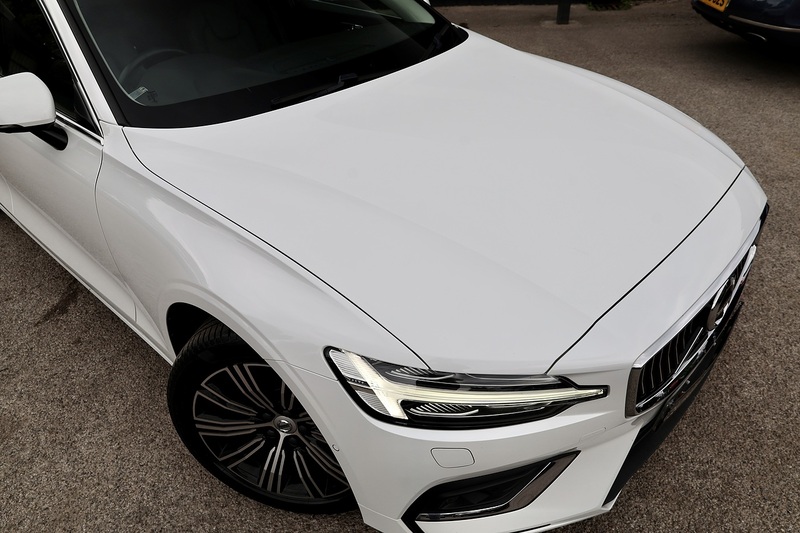Volvo V60 D4 Inscription Xenium Pack + Panoramic Roof + BLIS + Park Pilot Image 31