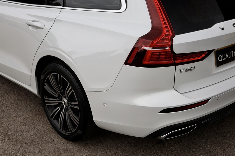Volvo V60 D4 Inscription Xenium Pack + Panoramic Roof + BLIS + Park Pilot Image 35