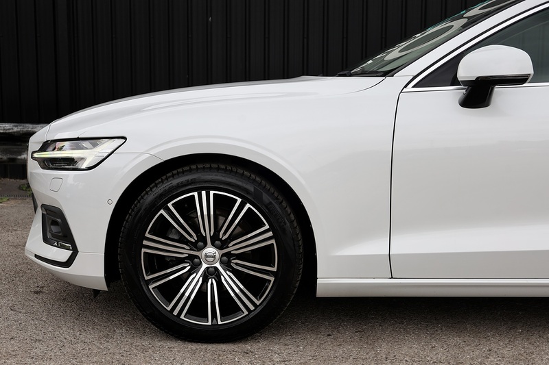 Volvo V60 D4 Inscription Xenium Pack + Panoramic Roof + BLIS + Park Pilot Image 33