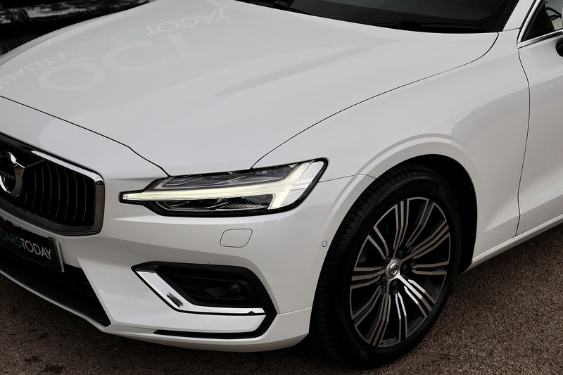 Volvo V60 D4 Inscription Xenium Pack + Panoramic Roof + BLIS + Park Pilot Image 32