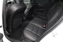 Volvo V60 D4 Inscription Xenium Pack + Panoramic Roof + BLIS + Park Pilot - Thumb 22