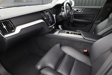Volvo V60 D4 Inscription Xenium Pack + Panoramic Roof + BLIS + Park Pilot - Thumb 2