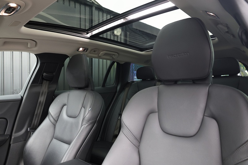 Volvo V60 D4 Inscription Xenium Pack + Panoramic Roof + BLIS + Park Pilot Image 13