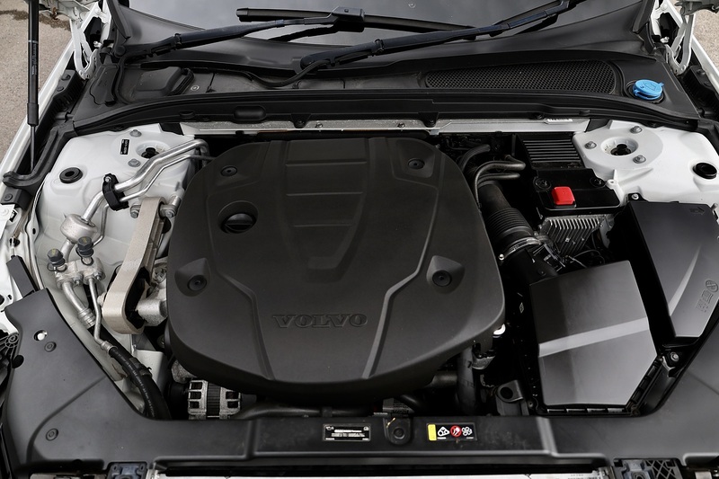 Volvo V60 D4 Inscription Xenium Pack + Panoramic Roof + BLIS + Park Pilot Image 41