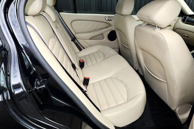 Jaguar X-Type 2.2 D SE 2 Former Keepers + Full Service History + Satellite Navigation + Heated Seats Image 9