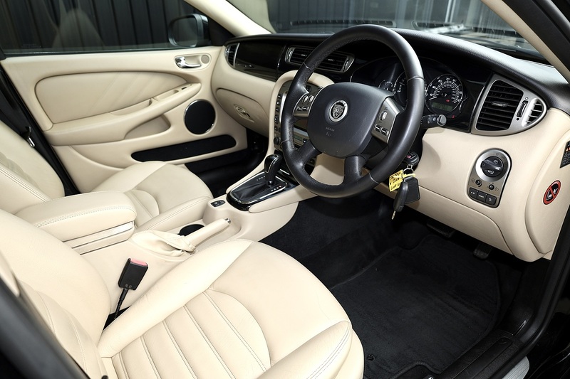 Jaguar X-Type 2.2 D SE 2 Former Keepers + Full Service History + Satellite Navigation + Heated Seats Image 8