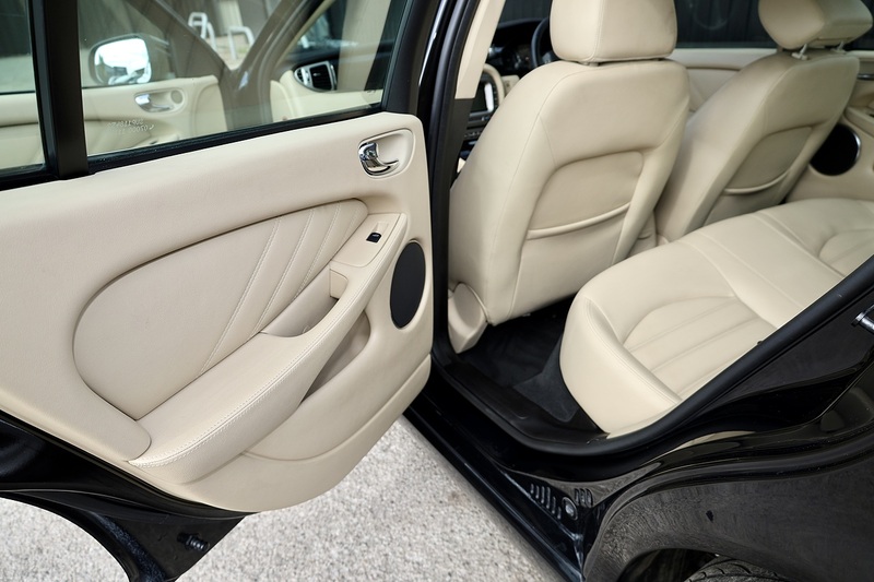 Jaguar X-Type 2.2 D SE 2 Former Keepers + Full Service History + Satellite Navigation + Heated Seats Image 15