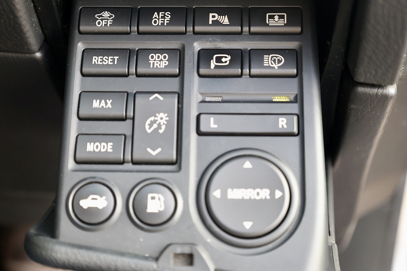Lexus GS 300 SE 1 Lady Owner + Full Lexus Main Dealer History (19 Services) + Sunroof Image 16