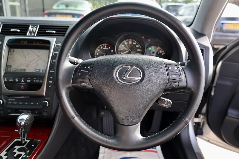 Lexus GS 300 SE 1 Lady Owner + Full Lexus Main Dealer History (19 Services) + Sunroof Image 18