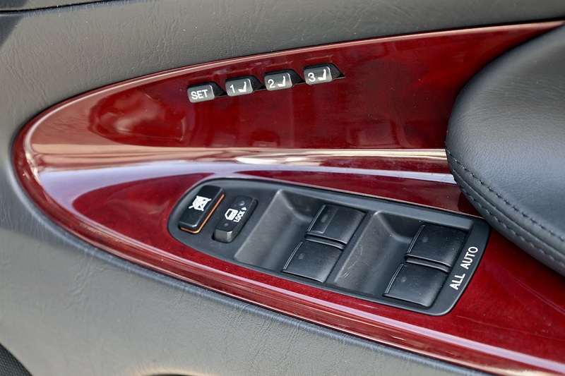 Lexus GS 300 SE 1 Lady Owner + Full Lexus Main Dealer History (19 Services) + Sunroof Image 19