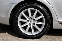 Lexus GS 300 SE 1 Lady Owner + Full Lexus Main Dealer History (19 Services) + Sunroof - Thumb 31