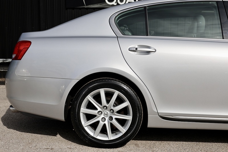 Lexus GS 300 SE 1 Lady Owner + Full Lexus Main Dealer History (19 Services) + Sunroof Image 21