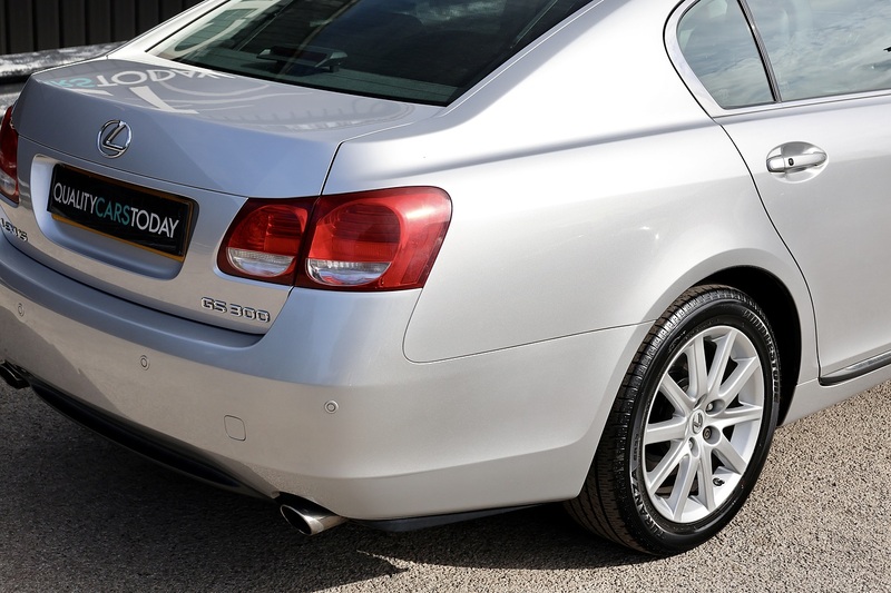 Lexus GS 300 SE 1 Lady Owner + Full Lexus Main Dealer History (19 Services) + Sunroof Image 20