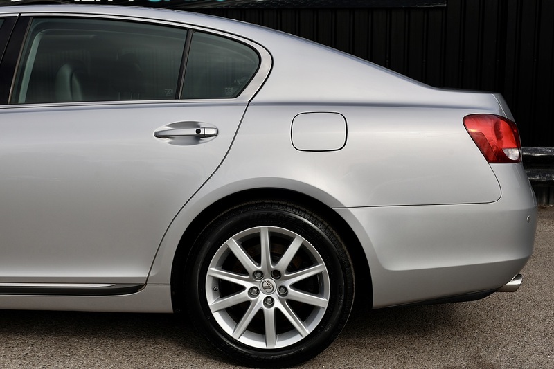 Lexus GS 300 SE 1 Lady Owner + Full Lexus Main Dealer History (19 Services) + Sunroof Image 28